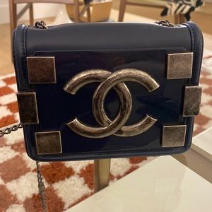 CHANEL Crossbody Bag with Brushed Hardware